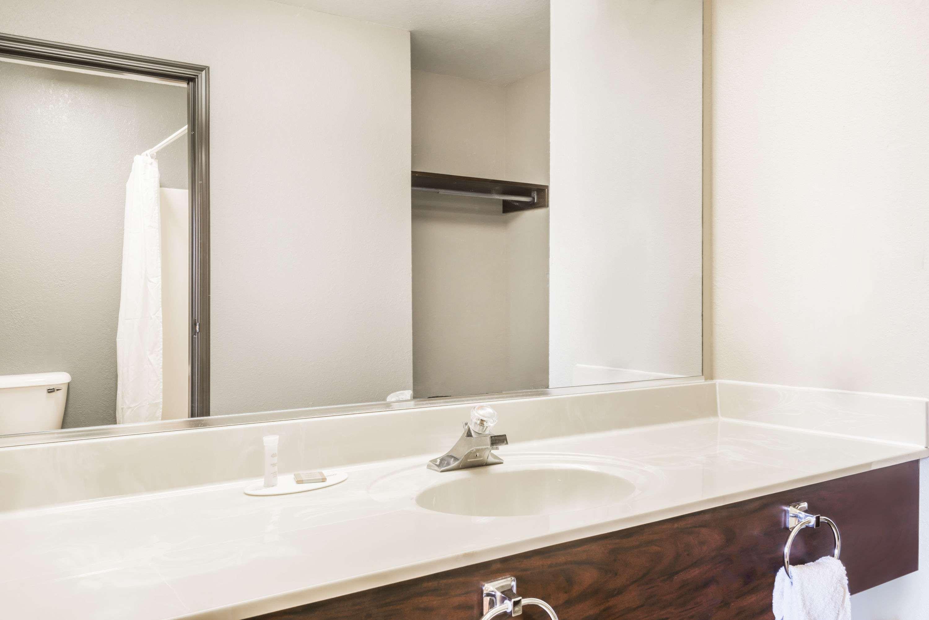 Hotel Super 8 By Wyndham Madison In Exterior foto